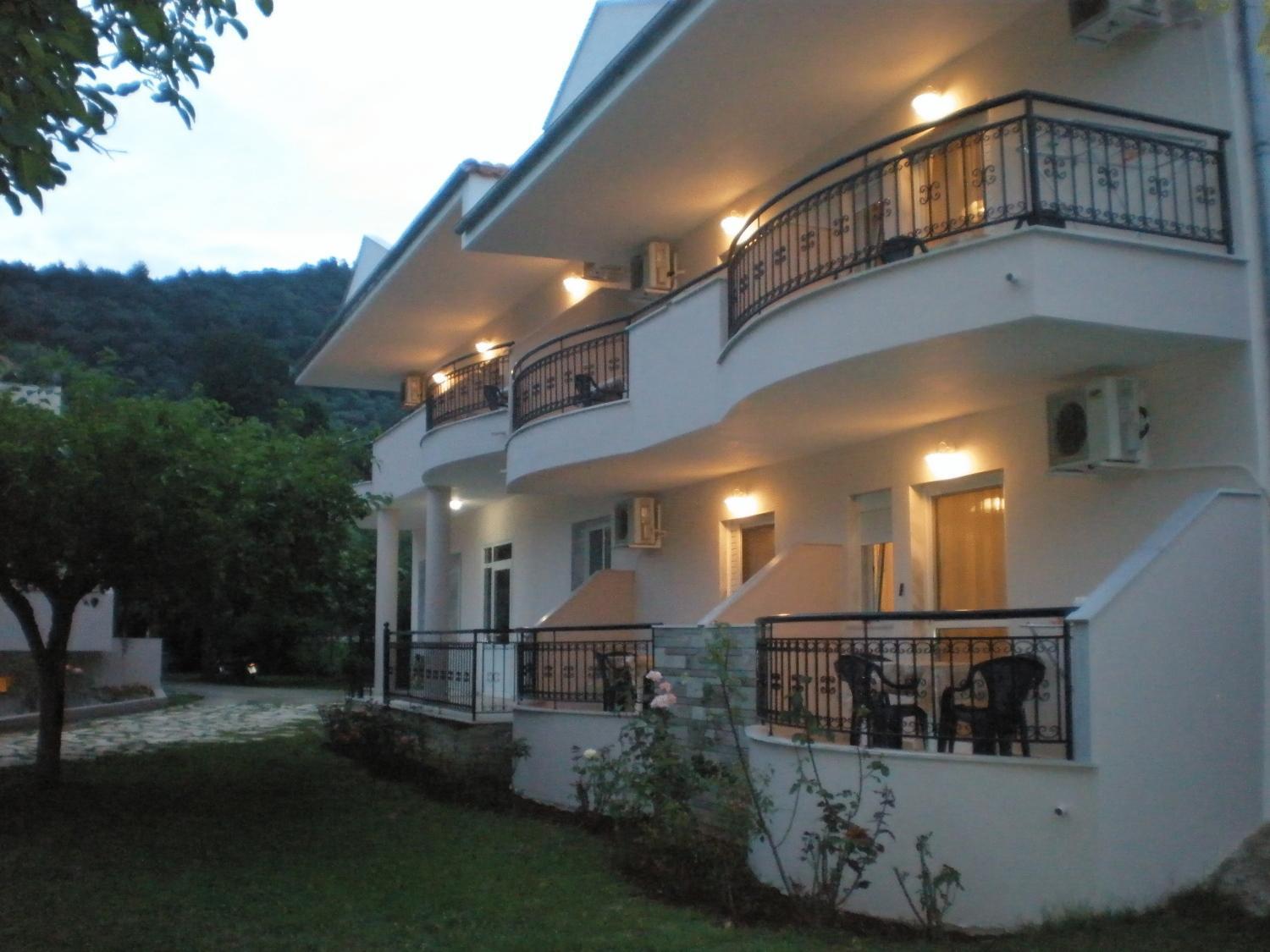 Aneton Aparthotel Hriszí Amudiá Kültér fotó