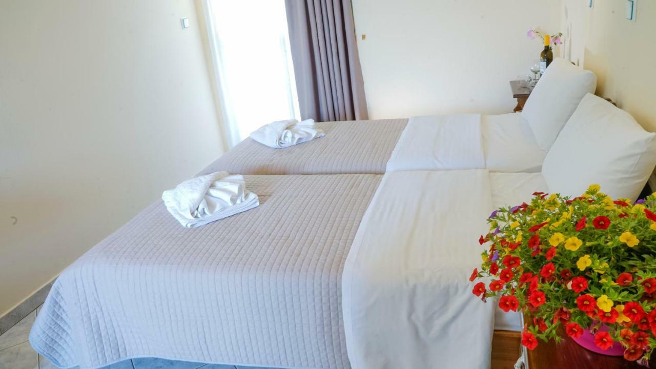 Aneton Aparthotel Hriszí Amudiá Kültér fotó